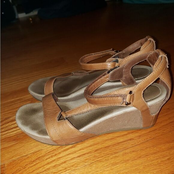 Teva tan brown Slingback wedges - Picture 3 of 7